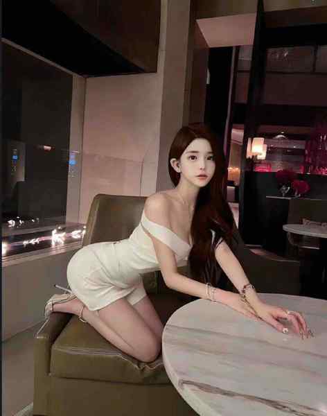 #深圳🌺新人模特~zx9040~五官精致 皮肤白 小巧玲珑🌐频道客服@AnnaGJ168