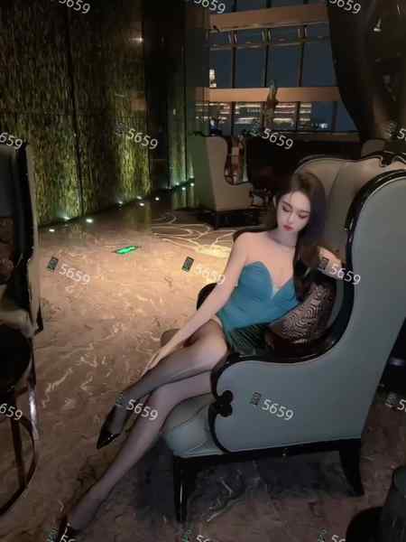 深圳Sz8057-嫩妹🉑蛇吻-双飞登记🍑