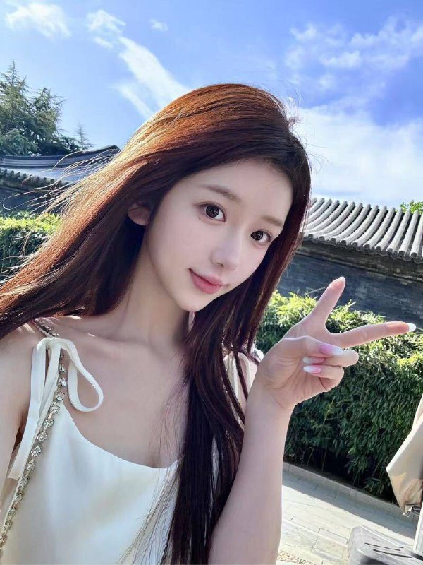 06纯新人在校生真实06在校学生身高167🐻C筷子腿 A4腰 上挺下紧皮肤雪白 三点粉嫩 温柔可人刚刚下水 只接待素质哥哥〰️一朵花含苞待放咨询热线：@AnnaGJ168