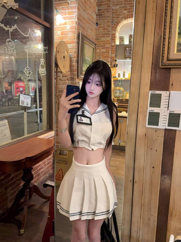 芸汐身材比例绝佳，满足你对完美恋人的全部想象。在校艺术生，07年可看证，净高168 92斤。不烟不酒，善解人意，温柔体贴💕，情绪价值拉满，只接待素质哥哥，一次邂逅，回味终生💌全身无纹身 肤白貌美大长腿咨询热线：@AnnaGJ168