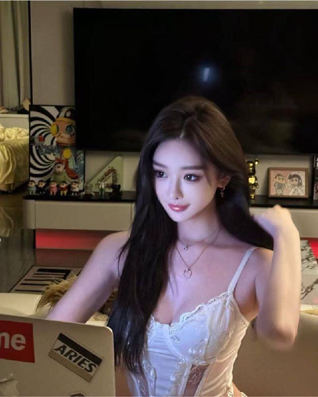 纯欲小奶猫🐱身高 ：172. 年龄 20🐻：🍼体重： 45kgKiss👄69  情趣 制服 丝袜  陪伴 会吸会夹服务   热情大方   情绪价值拉满   配合度高身体柔软  黄金比例   纯天然 佛系约会咨询热线：@AnnaGJ168