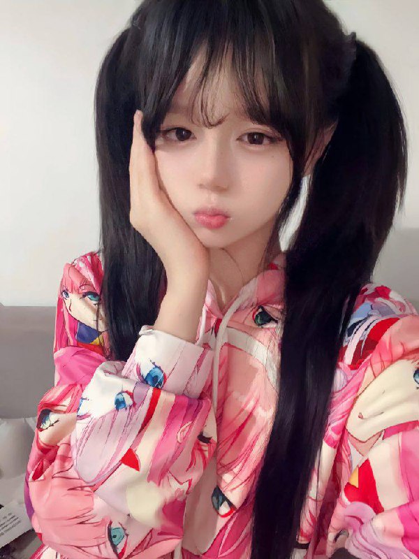 yoyo04年 D 165 47kg 学妹 高颜值 0整容 童颜巨汝 白嫩 服务好 配合度高 比百万网红更牛逼的那种身材 颜值无敌 又纯又欲 熊推极致享受 数据真实 短暂兼职 预约从速咨询热线：@AnnaGJ168