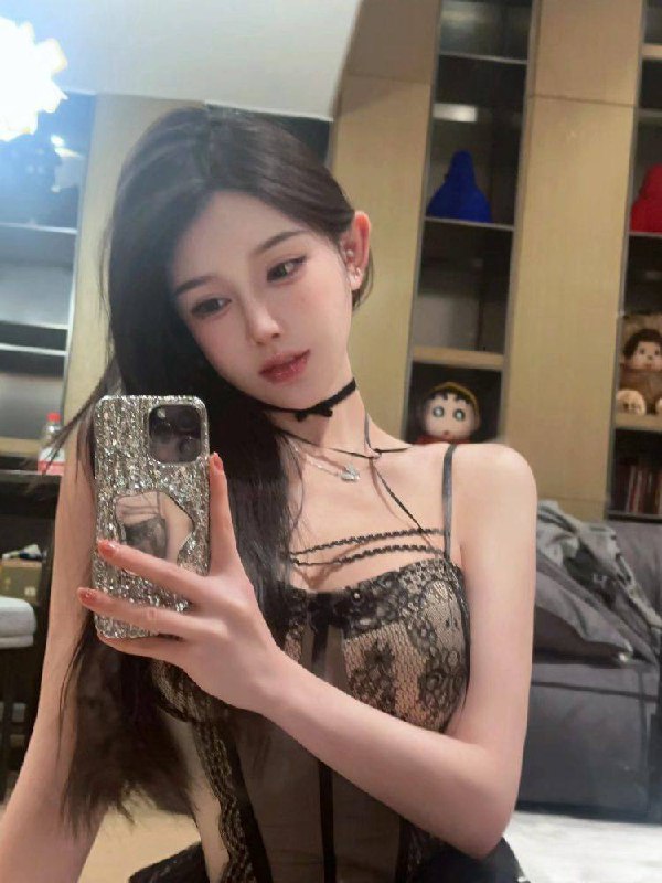 Emma03年 C 168 50kg 刚出校 颜值超高 皮肤光滑白嫩 大长腿 极品Q弹蜜桃臀 熊型漂亮 平坦小腹 温柔可人乖巧听话态度好 气质佳 特主动 配合 白纸一张 嘴甜情商高 女神级别 回头率极高 人图一致0差距 极品极品 短暂兼职 手慢无咨询热线：@AnnaGJ168