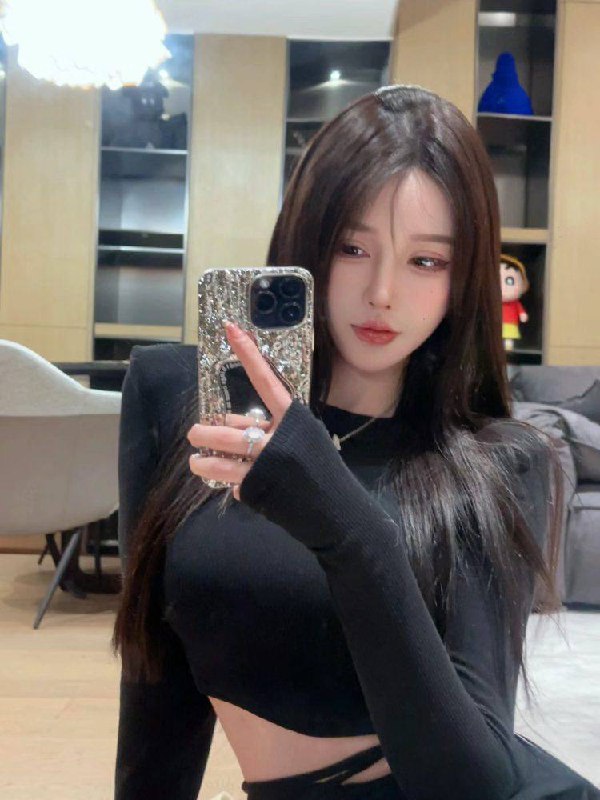 Emma03年 C 168 50kg 刚出校 颜值超高 皮肤光滑白嫩 大长腿 极品Q弹蜜桃臀 熊型漂亮 平坦小腹 温柔可人乖巧听话态度好 气质佳 特主动 配合 白纸一张 嘴甜情商高 女神级别 回头率极高 人图一致0差距 极品极品 短暂兼职 手慢无咨询热线：@AnnaGJ168