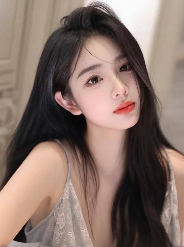 露露165 C真实05  首次兼职    不抽烟皮肤雪白  可外可夜。 三点粉。可69蛇吻💛可纯可欲  榨汁机 敏感氵多💛极品反差妹 零整容妈生脸清纯甜美 性格温顺乖巧 配合度咨询热线：@AnnaGJ168