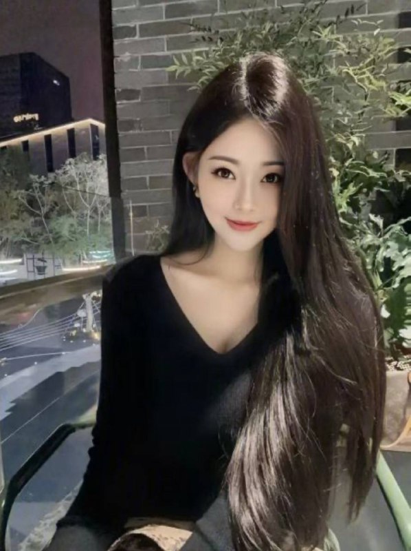 悦儿00年气质女神 身高163 体重92斤 匈C 三点分 S型身材 匈大臀翘 口活好服务好 自带黑si制服 配合度高可解锁各种姿势 氵多骚易高chao体验感美爆了！咨询热线：@AnnaGJ168