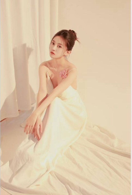 妮妮身高165体重80真实05年可验证，初次下水 白纸一张 大敏感紧实三点粉，娇小可爱的首选，客户体验完美 可舌吻 可无套本人照片保真 任客户调教咨询热线：@AnnaGJ168