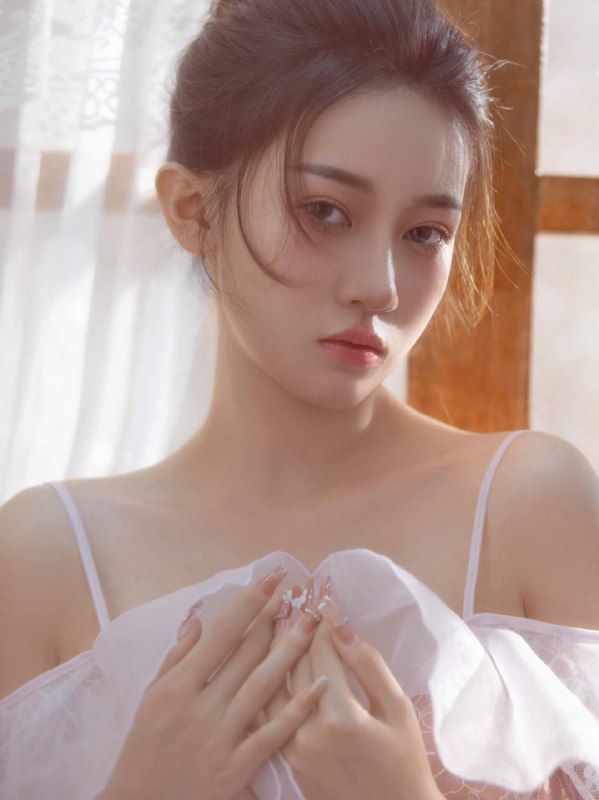 妮妮身高165体重80真实05年可验证，初次下水 白纸一张 大敏感紧实三点粉，娇小可爱的首选，客户体验完美 可舌吻 可无套本人照片保真 任客户调教咨询热线：@AnnaGJ168