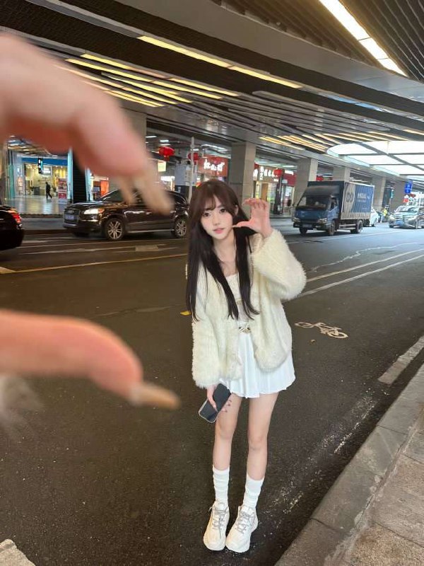 嘟嘟顶级纯欲天花板 极品小萝莉• 06年/168/95斤/🐻C• 性格超好绝对让哥哥体验女朋友感觉咨询热线：@AnnaGJ168