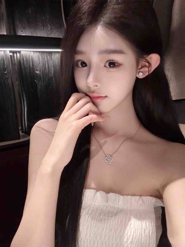 乔嘉04  168   48🐻C• 筷子🥢腿 超细A4腰 天然真🐻声音甜美• 配合度高 温柔不事💋69舌吻裸口🍓• 皮肤水灵白皙   纯御天花板✨• 南方女孩 真人真照 纯属兼职 ～咨询热线：@AnnaGJ168