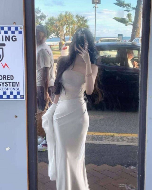 小玥177🐻E• 純慾嗲娇魅惑• 皮肤雪白飽滿美乳 后入勾魂翘臀 长腿美殺﻿﻿四肢纤细S處緊緻 气质体态完美﻿洋气大牌 五官立体 皮肤细腻如缎﻿﻿沉浸式角色扮演 体验满分 谈吐大方得体 洋气少女风格多变 沉浸式体验角色扮演 极致体验咨询热线：@AnnaGJ168