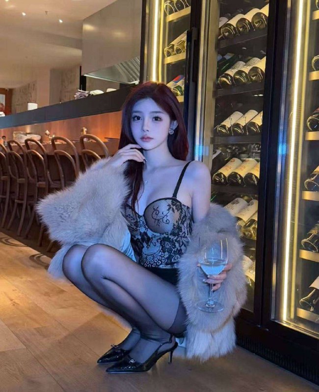 小玥177🐻E• 純慾嗲娇魅惑• 皮肤雪白飽滿美乳 后入勾魂翘臀 长腿美殺﻿﻿四肢纤细S處緊緻 气质体态完美﻿洋气大牌 五官立体 皮肤细腻如缎﻿﻿沉浸式角色扮演 体验满分 谈吐大方得体 洋气少女风格多变 沉浸式体验角色扮演 极致体验咨询热线：@AnnaGJ168