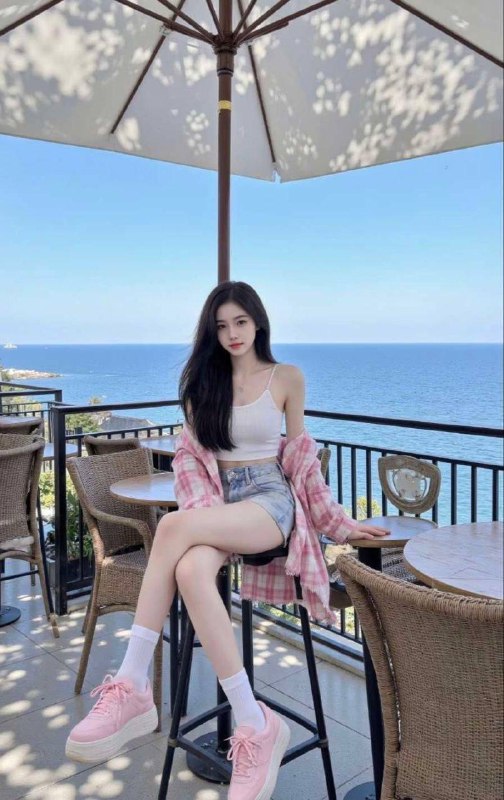 冉冉04.170.45.🐻C皮肤白皙💡气质优雅  天真无邪的脸，性格开朗健谈，筷子🥢腿，完美腰臀比，全身无纹•🉑🐍吻🉑裸口🫶🏻配合度百分百，各种姿势🫶🏻咨询热线：@AnnaGJ168