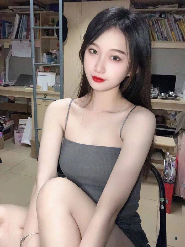 豆宝04年 168 B+ 49kg 清纯学妹 顶级颜值 巨大反差 敏感水多 初次下海 皮肤手感好 综合评分90+咨询热线：@AnnaGJ168