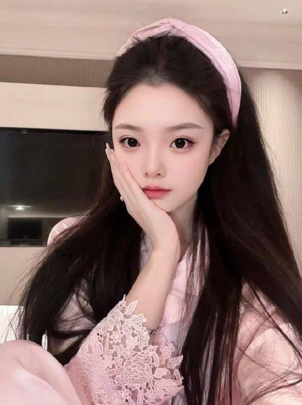 艺琳04年 C 170 53kg 眼睛有神腿特长 有趣的灵魂 性格好 温和聊天姿势多 叫声柔软会撒娇 前凸后翘有耐心 主动敏感水龙头 柔可人，气质佳 初恋女友感觉，水多 懂事 听话  皮肤嫩滑配合度高💋咨询热线：@AnnaGJ168