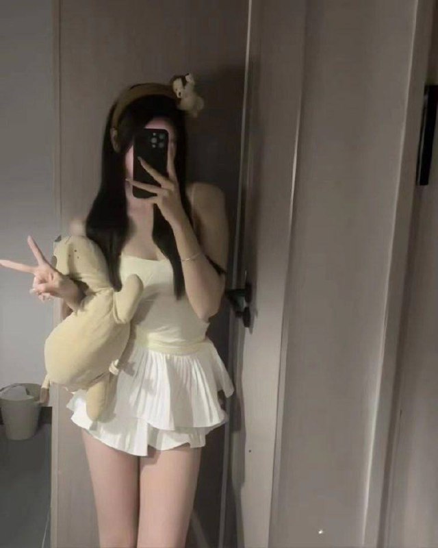 豆宝04年 168 B+ 49kg 清纯学妹 顶级颜值 巨大反差 敏感水多 初次下海 皮肤手感好 综合评分90+咨询热线：@AnnaGJ168