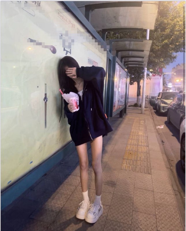 晨 晨0 6 年 的 学 妹 ， 身 ⾼ 1 6 8 c m ， 体 重 9 8 ⽄ ，身 材 匀 称 有 致 。 ⻘ 春 朝 ⽓ 在 她 身 上 尽 显 ， 凭 借⾼ 挑 身 姿 ， 在 校 园 ⾥ 活 ⼒ 满 满 ， 充 满 ⽆ 限 可能 ，可 ⾆ 吻😘咨询热线：@AnnaGJ168