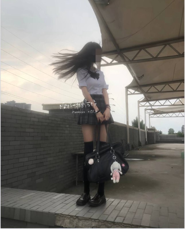 晨 晨0 6 年 的 学 妹 ， 身 ⾼ 1 6 8 c m ， 体 重 9 8 ⽄ ，身 材 匀 称 有 致 。 ⻘ 春 朝 ⽓ 在 她 身 上 尽 显 ， 凭 借⾼ 挑 身 姿 ， 在 校 园 ⾥ 活 ⼒ 满 满 ， 充 满 ⽆ 限 可能 ，可 ⾆ 吻😘咨询热线：@AnnaGJ168