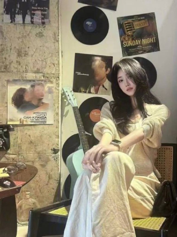 00年迪迪 平面模特兼职身高175cm  体重50kg 胸B可以配合she吻 助洗 自带制服黑s山东某模特公司兼职 初次来西安第一次接触这一行 皮肤白 S型线条 大长腿 形体仪态好 情商高！咨询：@AnnaGJ168