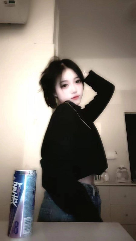 小不点04年小不点兼职学生刚出校身高158cm 体重86斤匈B 刚下水白纸一张可以配合kiss 69性格活泼开朗 芬嫩紧质待开发!咨询热线：@AnnaGJ168