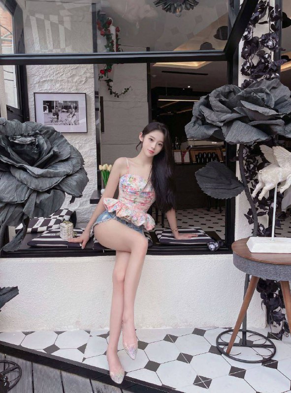 琴琴22  168 98🐻C🔹皮肤白嫩  身材高挑  细腰翘臀 性格温柔 声音动听咨询热线：@AnnaGJ168