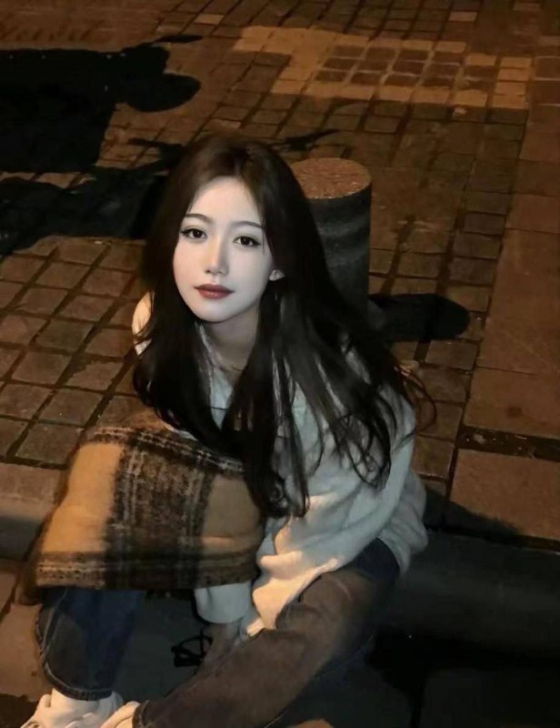 樱桃04年樱桃 产地湖南身高167cm 体重47kg 匈B配合度高 可以she吻 69 健谈乖巧咨询热线：@AnnaGJ168