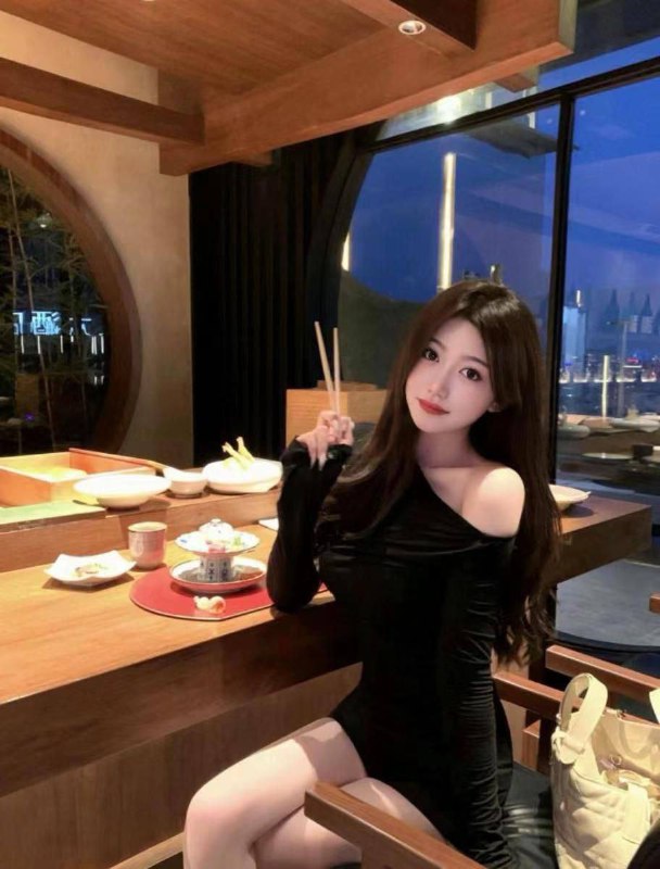 樱桃04年樱桃 产地湖南身高167cm 体重47kg 匈B配合度高 可以she吻 69 健谈乖巧咨询热线：@AnnaGJ168