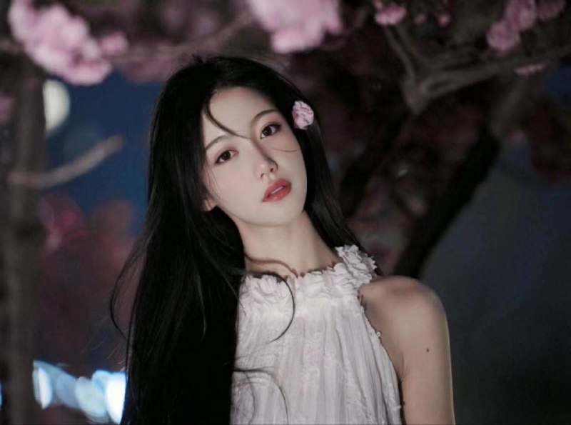 樱桃04年樱桃 产地湖南身高167cm 体重47kg 匈B配合度高 可以she吻 69 健谈乖巧咨询热线：@AnnaGJ168