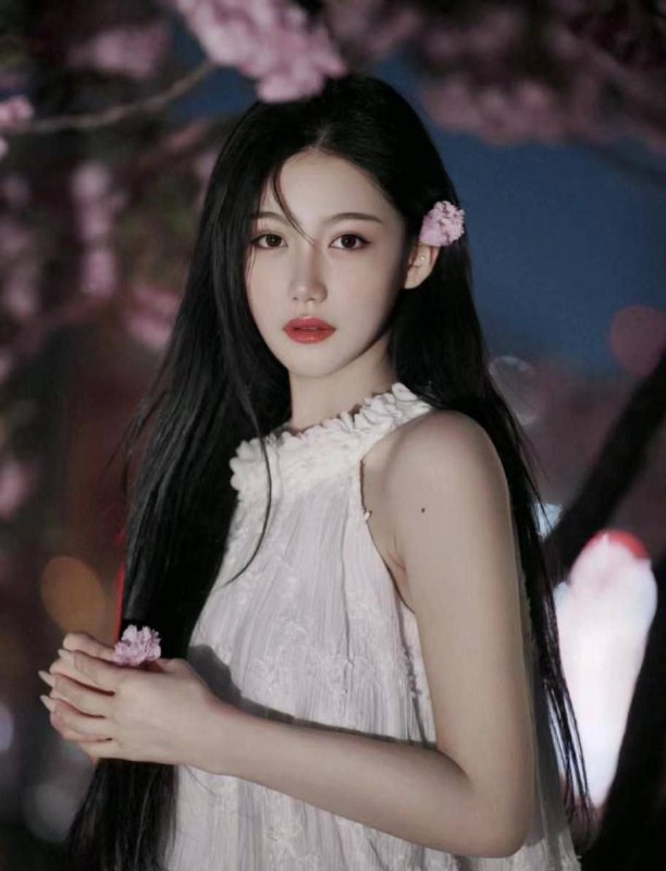 樱桃04年樱桃 产地湖南身高167cm 体重47kg 匈B配合度高 可以she吻 69 健谈乖巧咨询热线：@AnnaGJ168