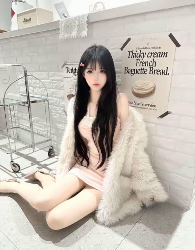 小怡新人🌹🌹🌹05年，身高172cm体重仅95斤，身材高挑纤细身为自由职业者她凭借独特身形气质在追求自由与梦想的路上肆意前行，潇洒且自在。咨询热线：@AnnaGJ168