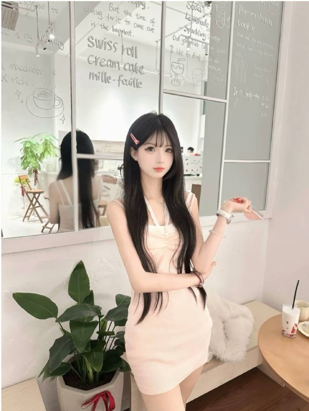 小怡新人🌹🌹🌹05年，身高172cm体重仅95斤，身材高挑纤细身为自由职业者她凭借独特身形气质在追求自由与梦想的路上肆意前行，潇洒且自在。咨询热线：@AnnaGJ168