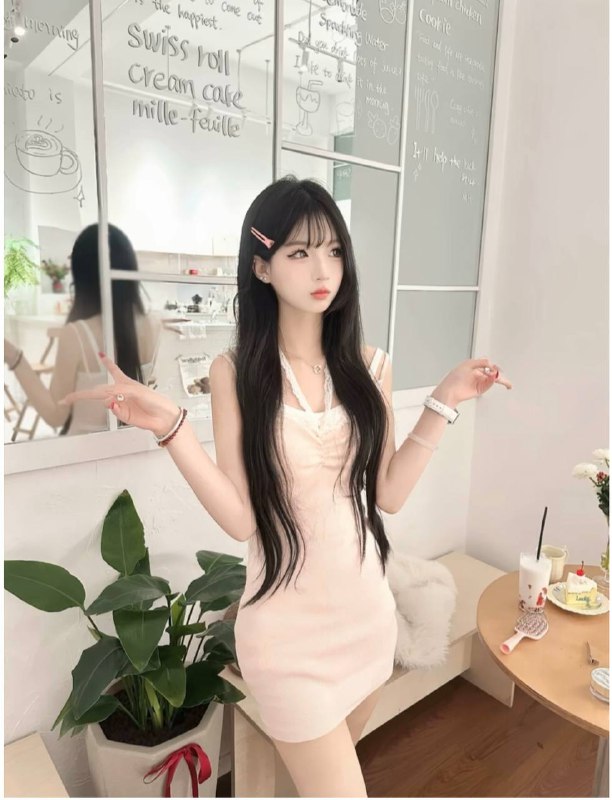 小怡新人🌹🌹🌹05年，身高172cm体重仅95斤，身材高挑纤细身为自由职业者她凭借独特身形气质在追求自由与梦想的路上肆意前行，潇洒且自在。咨询热线：@AnnaGJ168