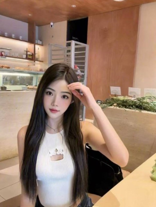 小漫身高165cm 体重45kg 匈B+可以配合 she稳 6⑨港风气质型美女 身材好颜值高 服装店主兼职咨询热线：@AnnaGJ168