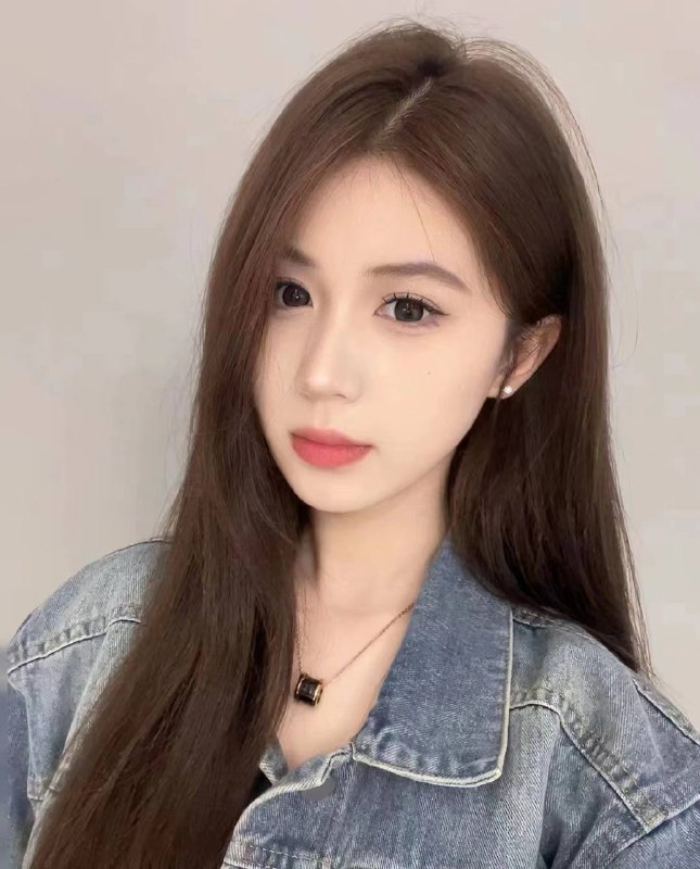 琪格身高：170cm体重：90g胸围：CD之间安静女孩 天然无整 初恋感 0差评咨询热线：@AnnaGJ168