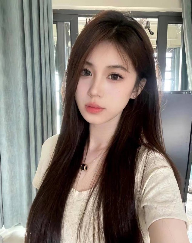 琪格身高：170cm体重：90g胸围：CD之间安静女孩 天然无整 初恋感 0差评咨询热线：@AnnaGJ168