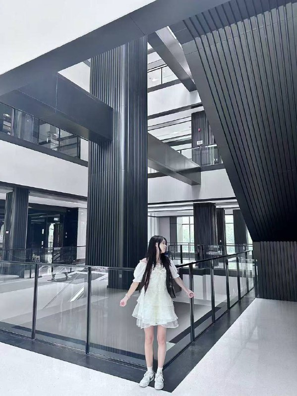 保真原装Cn支持空降支持鉴定净高162体重93年龄16咨询热线：@AnnaGJ168