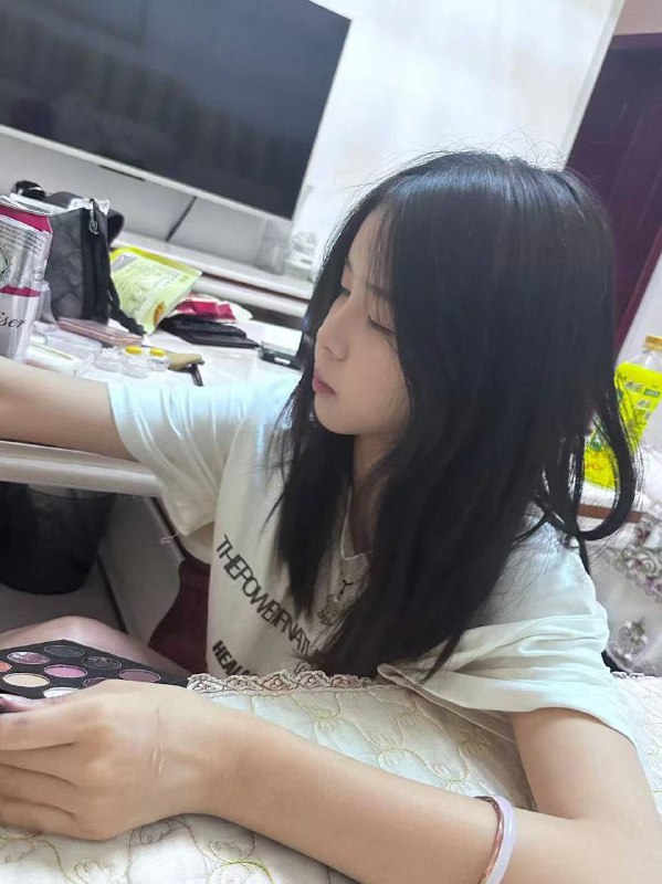 保真原装Cn支持空降支持鉴定净高162体重93年龄16咨询热线：@AnnaGJ168