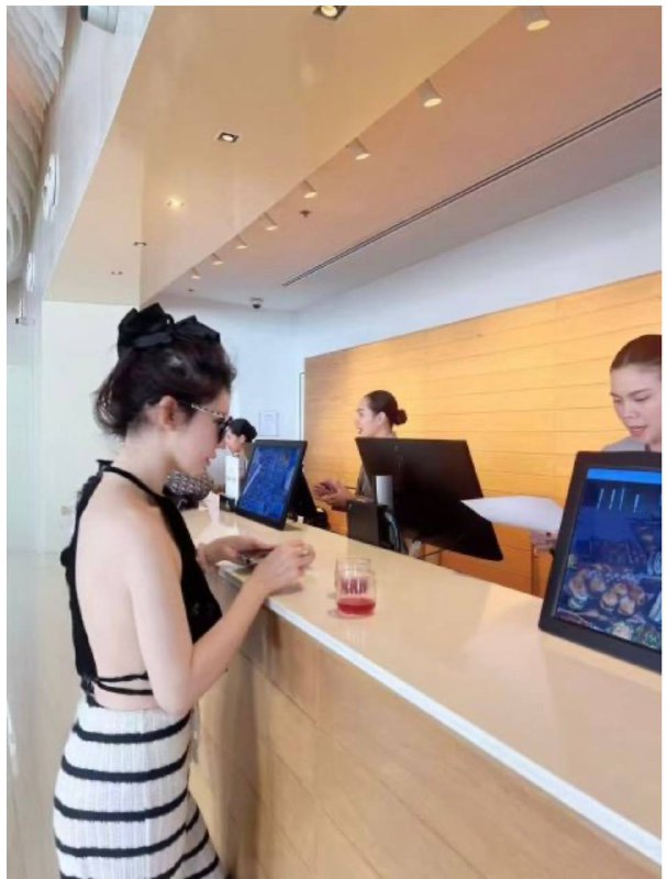 诺诺广东空降名媛01年身高168cm 体重49kg 天然D+肤白貌美大长腿 经常健身 服务好口活绝佳 最佳av女主主角 反差闷骚欲望大水龙头！咨询热线：@AnnaGJ168