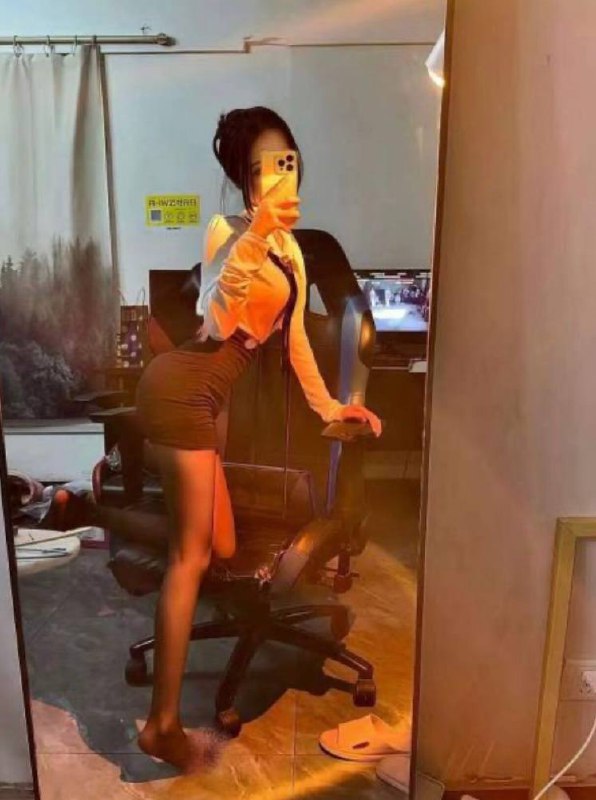 06年明星乖乖 学妹身高160cm 体重45kg 胸B+可以配合she吻 助洗皮肤白净 光滑Q弹  清纯可爱 粉嫩紧致 汁多敏感代开发！咨询：@AnnaGJ168