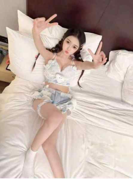 06年明星乖乖 学妹身高160cm 体重45kg 胸B+可以配合she吻 助洗皮肤白净 光滑Q弹  清纯可爱 粉嫩紧致 汁多敏感代开发！咨询：@AnnaGJ168