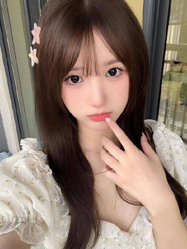 咖啡萝莉电眼娃娃 大学兼职生前凸后翘 05 168  B+ 45kg性格温柔  皮肤雪白待客如待男朋友（从不催k）咨询热线：@AnnaGJ168