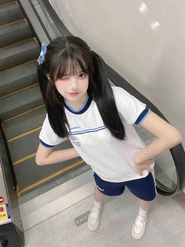 婉婉清蒓校花在校学生身高：167cm🐼：B体重:42 kg白裡透紅 細直長腿冷白皮无滤镜• 純天然無整容咨询热线：@AnnaGJ168