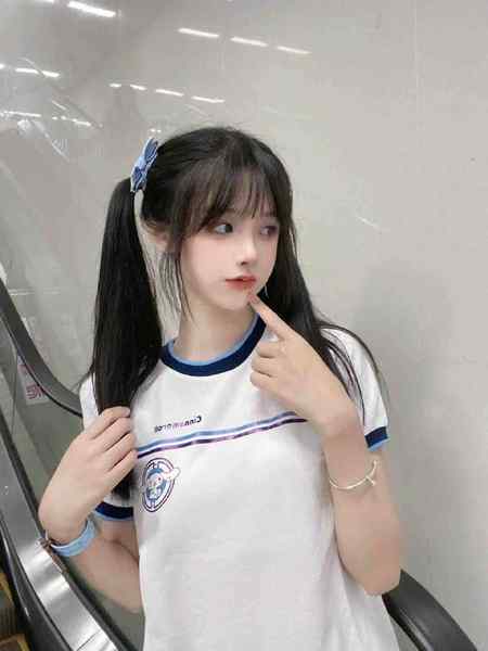 婉婉清蒓校花在校学生身高：167cm🐼：B体重:42 kg白裡透紅 細直長腿冷白皮无滤镜• 純天然無整容咨询热线：@AnnaGJ168