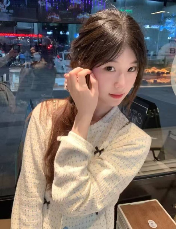 丸子在大学校园里，丸子绝对是一道独特的风景线。身高163cm，体重仅有42kg的她，妥妥的“小萝莉”一枚，俏皮可爱的模样让人一眼难忘。然而，这看似柔弱的外表下，却藏着一颗独立且坚韧的心，为了赚点生活费，她开启了丰富多彩的兼职之旅 WT 69 舌吻咨询热线：@AnnaGJ168