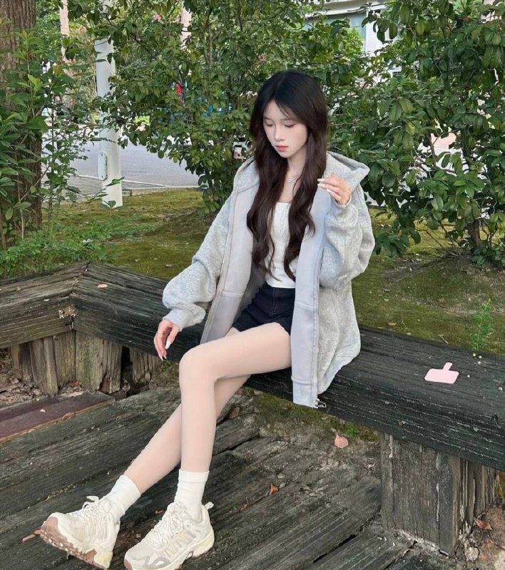 团团06年的兼职学生一枚。身高 167，体重95斤，在学生和兼职的⻆色中切换自如，散发着独特的魅力 (WT、69、舌吻)咨询热线：@AnnaGJ168