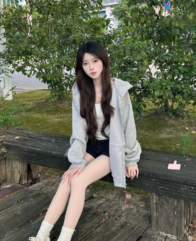 团团06年的兼职学生一枚。身高 167，体重95斤，在学生和兼职的⻆色中切换自如，散发着独特的魅力 (WT、69、舌吻)咨询热线：@AnnaGJ168