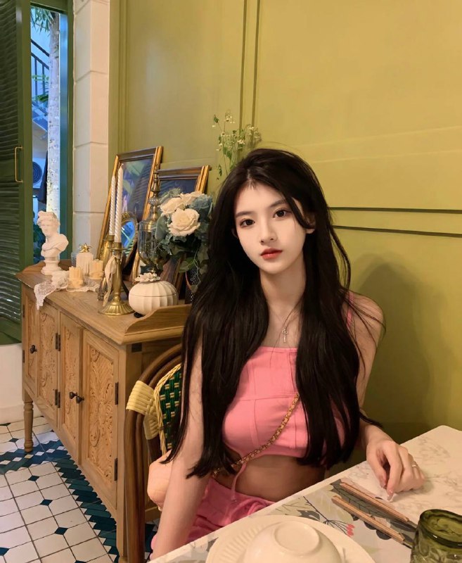 姗姗168 46🐻C极品  洋气白纯  新人在线皮肤透白亮的发光•02年 高情商 高素质 颜值在线•热情活泼百变女友fell 得到就是赚到•初恋女友Feel~体验感好评咨询热线：@AnnaGJ168