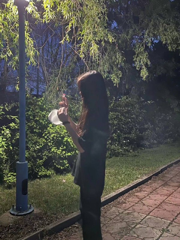 崽崽净身高165体重95斤🐻C 脸型小 属于穿衣显瘦 脱衣有肉 嫩出水 三点粉 可舌吻咨询热线：@AnnaGJ168