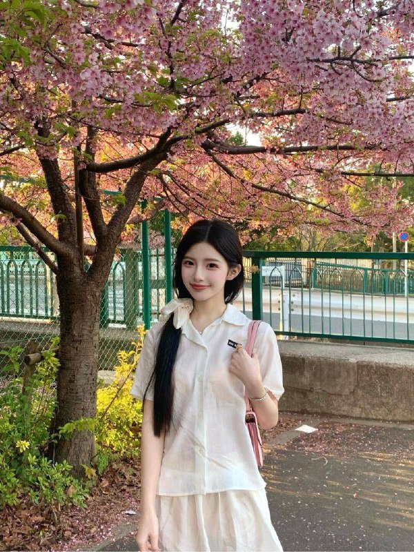 语语170全身雪白雪白体重90白瘦幼，s身材，长细幺，透白粉嫩可纯可欲女友款超甜美，专业素质强 完美初恋，高度配合乖巧听话小纯纯真实05，不無整高白甜款咨询热线：@AnnaGJ168