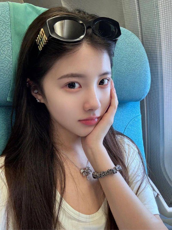 语语170全身雪白雪白体重90白瘦幼，s身材，长细幺，透白粉嫩可纯可欲女友款超甜美，专业素质强 完美初恋，高度配合乖巧听话小纯纯真实05，不無整高白甜款咨询热线：@AnnaGJ168